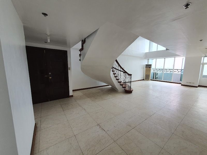LPL Condominium at Greenhills for Lease (Category: Apartments & Condos) located in San Juan City. Submitted by CCPProperties (Listing ID 1467439613, Image 1). Description: This is a 242sqm residential condominium unit featuring two floors, three bedrooms, three toilets and baths, a maid's room, a balcony and one parking slot. Please note that one of the bedrooms is conveniently located on the ground floor. The building also allows small dogs..
