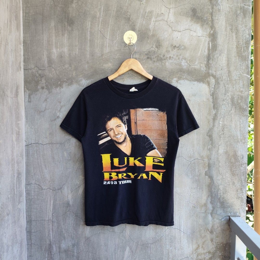 Luke Bryan - Crash my Party 2013 Tour (Category: Tshirts & Polo Shirts ) located in Tayabas. Submitted by streetdept.ph (Listing ID 1467448464, Image 1). Description: Luke Bryan - Crash my Party 2013 Tour Measurements (inches): Width 18 Length 26 Size: Small Good condition Flaw: loose stitching sa armpit, hairlines and cracks.
