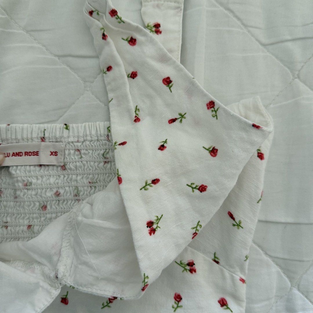 Lulu & Rose Rafaela Top (Category: Sleeveless) located in Davao. Submitted by aug_amari (Listing ID 1467383063, Image 3). Description: needs wash! size XS comfy.
