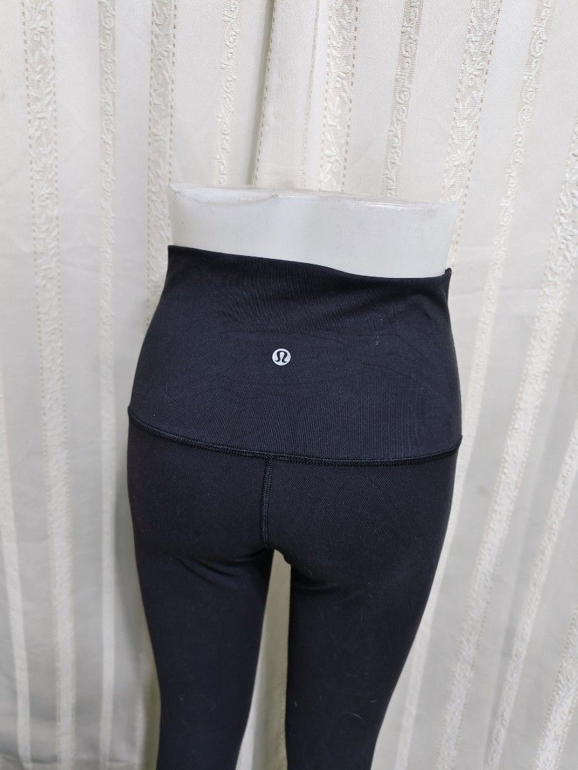Lululemon Align Crop Leggings High Rise Black - medium (Category: Activewear) located in Baguio. Submitted by pisces_beattidue23 (Listing ID 1467454478, Image 1). Description: Lululemon Align Crop Leggings High Rise Black - medium.