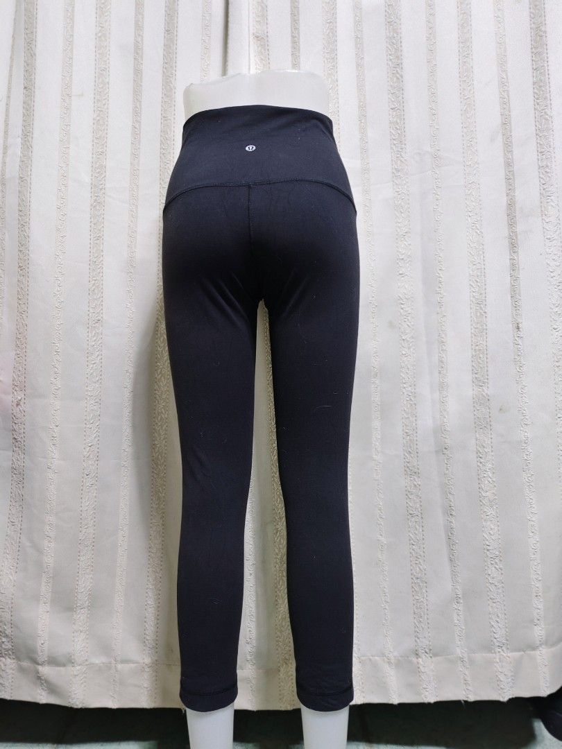 Lululemon Align Crop Leggings High Rise Black - medium (Category: Activewear) located in Baguio. Submitted by pisces_beattidue23 (Listing ID 1467454478, Image 3). Description: Lululemon Align Crop Leggings High Rise Black - medium.
