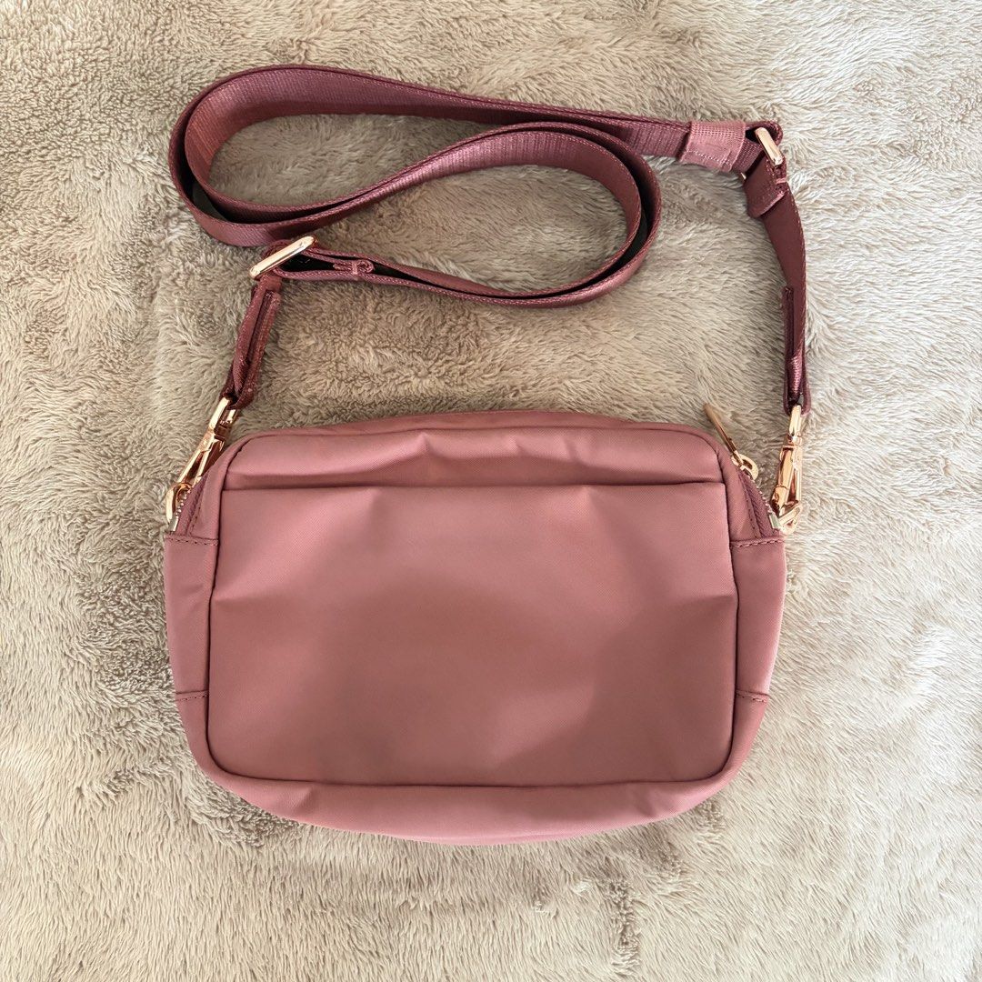 Lululemon Everywhere Crossbody Bag 2L (Category: Cross-body Bags) located in San Juan City. Submitted by _ands_ (Listing ID 1467465106, Image 2). Description: - Color: Toasted Pink/Rose Gold - Good as new; no flaws .