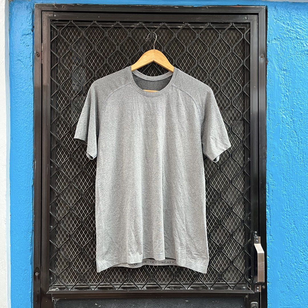 Lululemon metal Vent shirt (Category: Activewear) located in Taguig. Submitted by scoutandloots (Listing ID 1467504270, Image 1). Description: Lululemon metal Vent shirt • Size: M • 20x27.