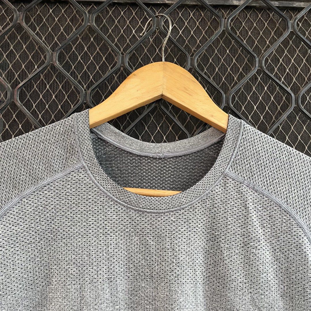 Lululemon metal Vent shirt (Category: Activewear) located in Taguig. Submitted by scoutandloots (Listing ID 1467504270, Image 3). Description: Lululemon metal Vent shirt • Size: M • 20x27.
