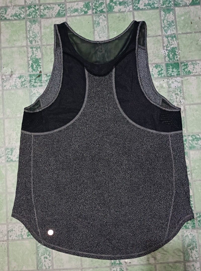 Lululemon Sculpt Tank (Category: Activewear) located in Toledo. Submitted by marianallidapse1994 (Listing ID 1467440707, Image 3). Description: as new large size dot 10 i think it's cut tag.