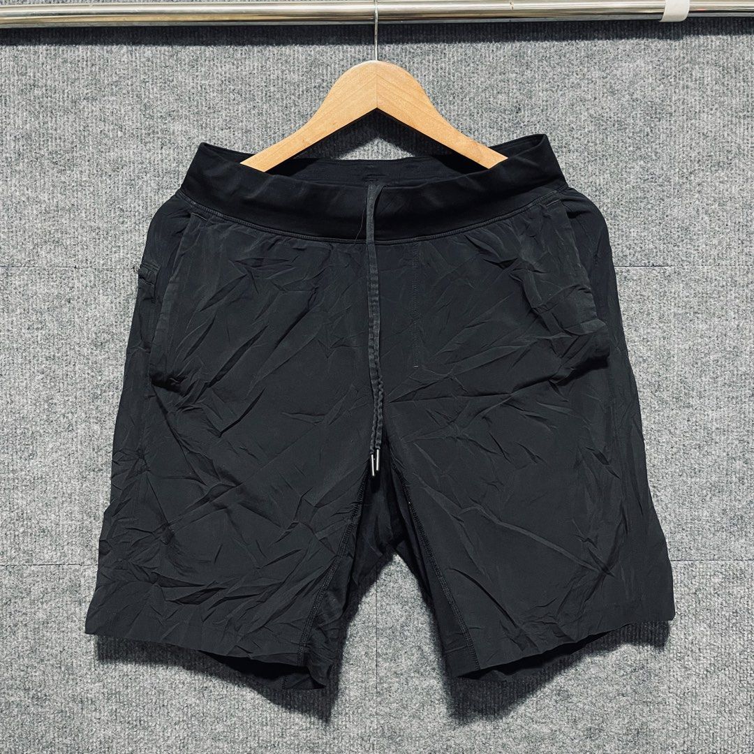 Lululemon short (Category: Shorts) located in Kadingilan. Submitted by tejaresnick (Listing ID 1467536521, Image 2). Description: Very good condition Issue past pic/pinhole Color rate 9.5/10 .