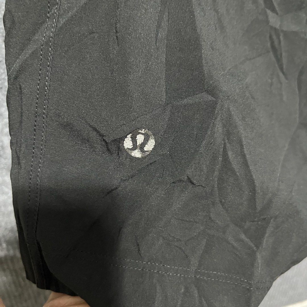 Lululemon short (Category: Shorts) located in Kadingilan. Submitted by tejaresnick (Listing ID 1467536521, Image 3). Description: Very good condition Issue past pic/pinhole Color rate 9.5/10 .