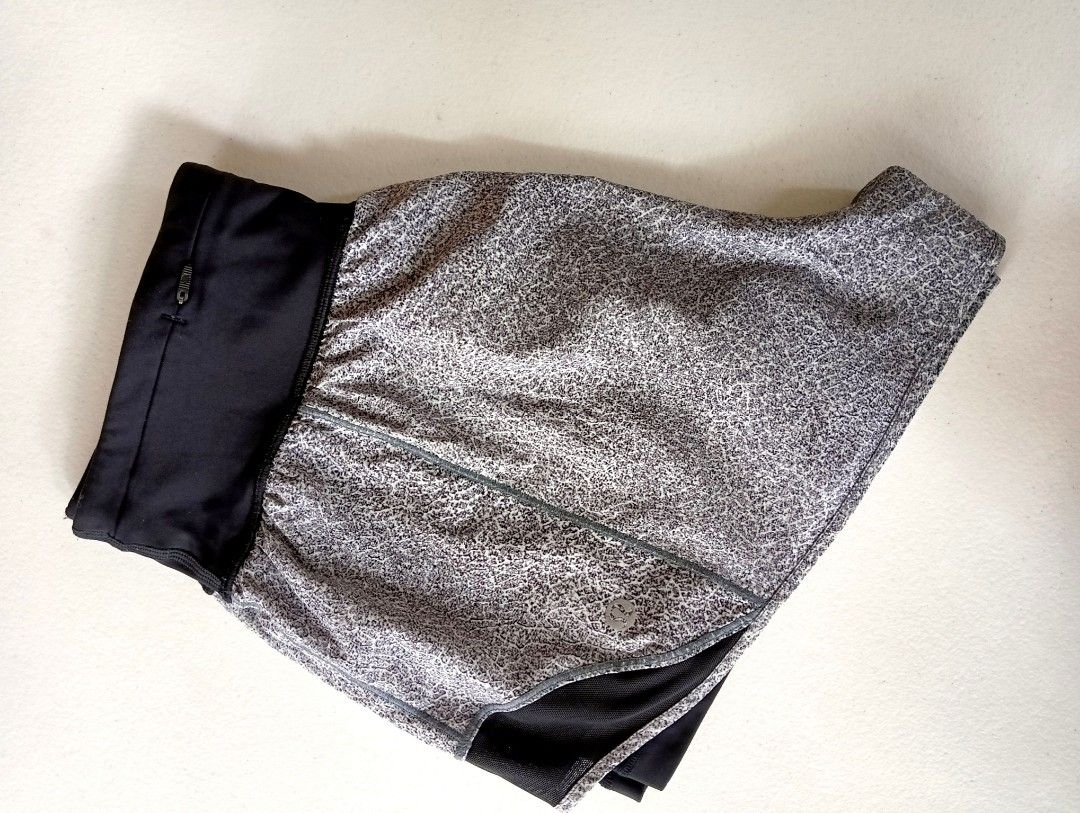 Lululemon Short Speed Up 6 (Category: Activewear) located in Rizal. Submitted by timeless_shop (Listing ID 1467539626, Image 3). Description: ORIGINAL LULULEMON Speed Up Short - 6 *Meron cycling short inside * 📏 SIZE & FIT: - dot 6 - Size Fit: 26-28 Waistline - Width 13" inches Flat laid - Style: Speed Up Short - High Waist - meron short cycling sa loob 🧵 TELA: - Swift Fabric - Presko, Magaan, Stretchy, Mabilis matuyo ✨ - Pang running, gym, yog