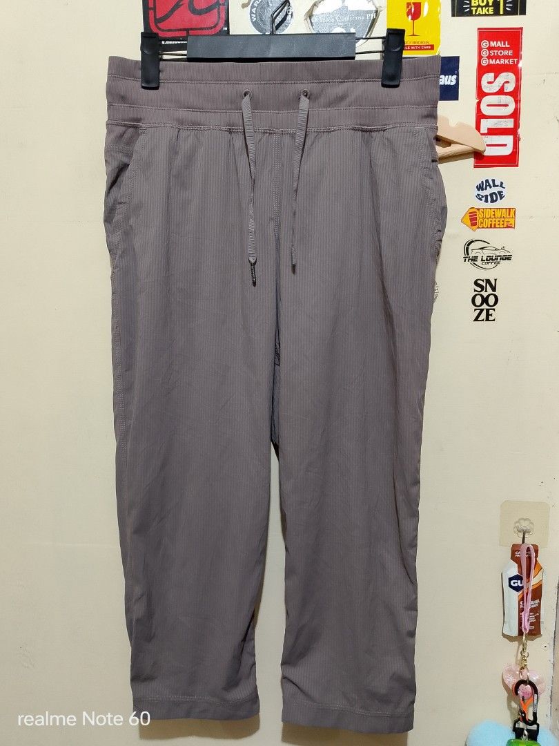 Lululemon Studio Crop II (Category: Activewear) located in Tagum. Submitted by tgm2023 (Listing ID 1467454269, Image 3). Description: Lululemon Studio Crop II Color : Cool Cocoa Excellent condition Waist 30-34 Length 30 Size : dot 6 With drawcord ✅ Woven fabric / 4-way stretch fabric ✅ designed for: on the move Lightweight ✅ breathable ✅ 🏷️450.⁰⁰.
