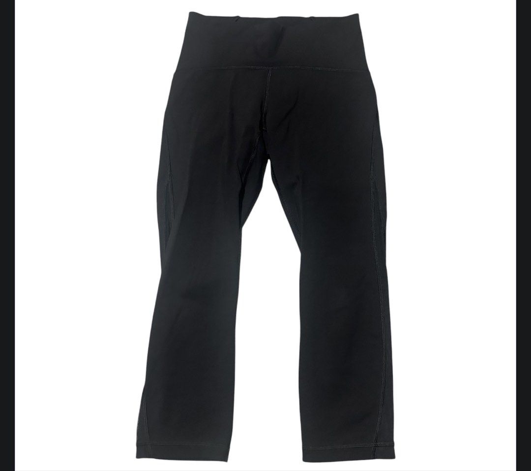 Lululemon Train Times Crop *21" dot 6 (Category: Activewear) located in Iba. Submitted by xooperfindslb (Listing ID 1467393035, Image 3). Description: Lululemon Train Times Crop *21” Dot 6 Color: black Good condition No issue Lu6p67.