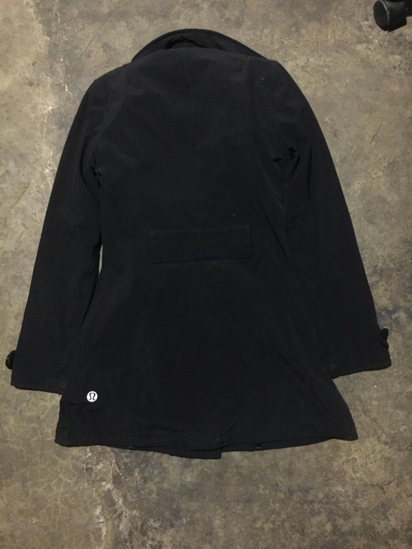Lululemon Trench Coat (Category: Coats, Jackets and Outerwear) located in Quezon City. Submitted by thriftyzx (Listing ID 1467426598, Image 2). Description: lululemon Trench Coat Size: Dot 6 (M-L) Excellent Condition No issue Color rate: 9.5/10 699+SF Location: QC.
