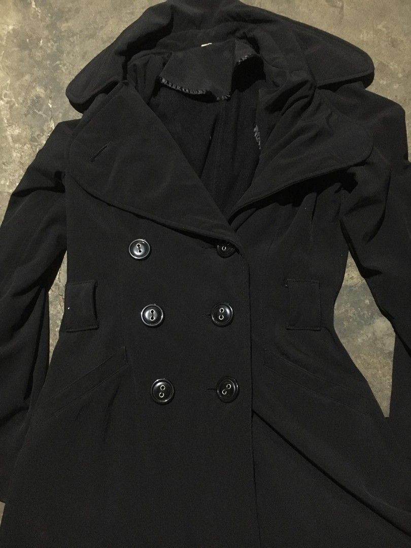 Lululemon Trench Coat (Category: Coats, Jackets and Outerwear) located in Quezon City. Submitted by thriftyzx (Listing ID 1467426598, Image 3). Description: lululemon Trench Coat Size: Dot 6 (M-L) Excellent Condition No issue Color rate: 9.5/10 699+SF Location: QC.