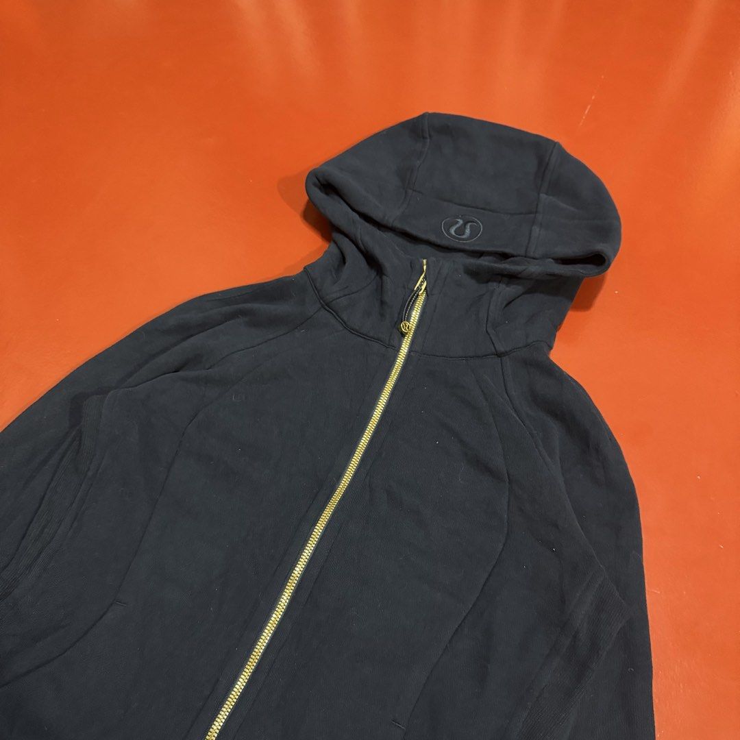 LULULEMON ZIP UP HOODIE (Category: Coats, Jackets and Outerwear) located in Pasig City. Submitted by buzzthrifty (Listing ID 1467545486, Image 2). Description: SIZE XS-S EXCELLENT CONDITION CUT LANG TAGS 100% AUTH .