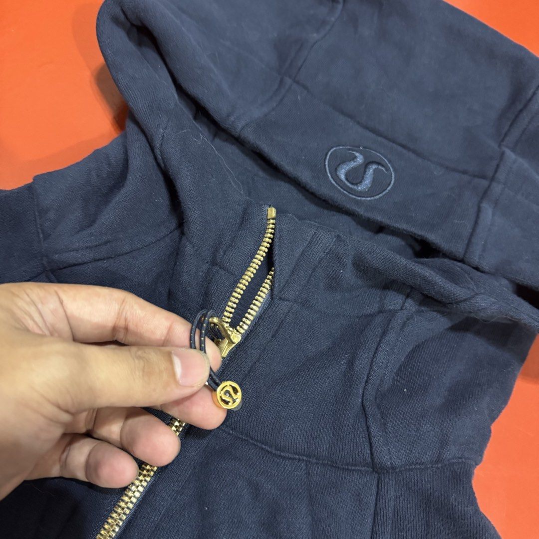 LULULEMON ZIP UP HOODIE (Category: Coats, Jackets and Outerwear) located in Pasig City. Submitted by buzzthrifty (Listing ID 1467545486, Image 3). Description: SIZE XS-S EXCELLENT CONDITION CUT LANG TAGS 100% AUTH .