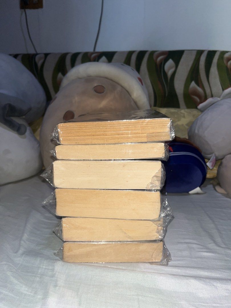 Lunar Chronicles 1st Edition Old Cover (Category: Storybooks) located in Manila. Submitted by rbernadette_ (Listing ID 1467474315, Image 2). Description: .