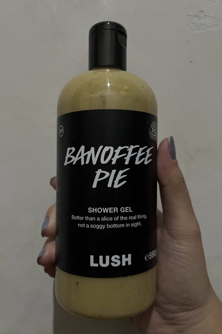 Lush Banoffee Pie Shower Gel 590g (Category: Bath) located in Baguio. Submitted by pickles01 (Listing ID 1467564889, Image 1). Description: For sale: Lush Banoffee Pie (Sweet banana and caramel scent) -Bought from the UK -Limited edition; no longer in PH lush stores -Price in PH: 2,295; Selling for 1,800 -Size: Large 590g bottle -Used less than 5 times; bottle still almost full Reason for selling: Decluttering .