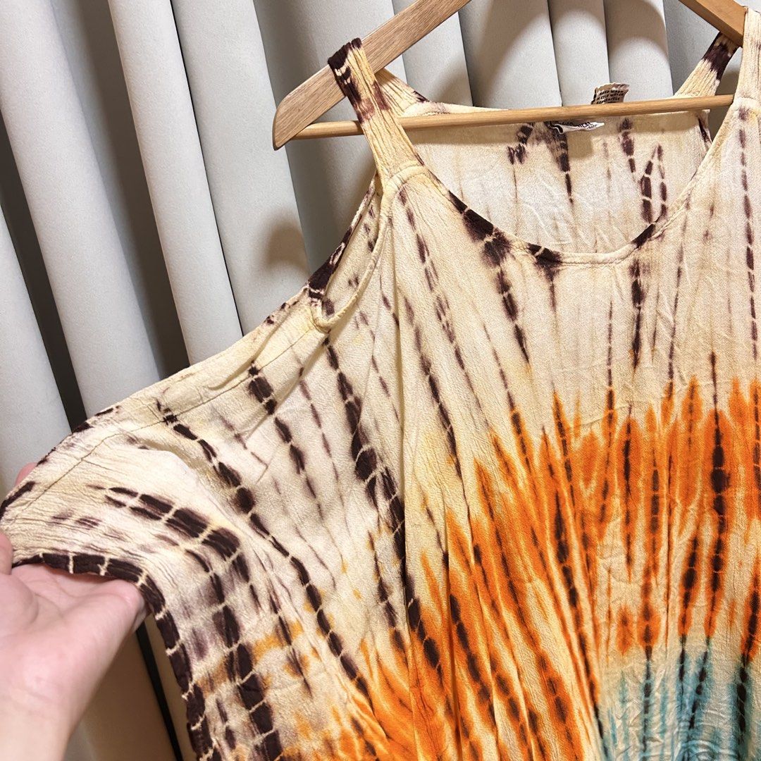L-XL Tie-Dye Cold Shoulder Top (Category: Blouses) located in Rizal. Submitted by from99abovecloset (Listing ID 1467376418, Image 3). Description: CODE:157 Size: L-XL Armhole (laid flat):9” Bust (around): 46” Length (laid flat): 28” Cotton rayon| loose | like new.