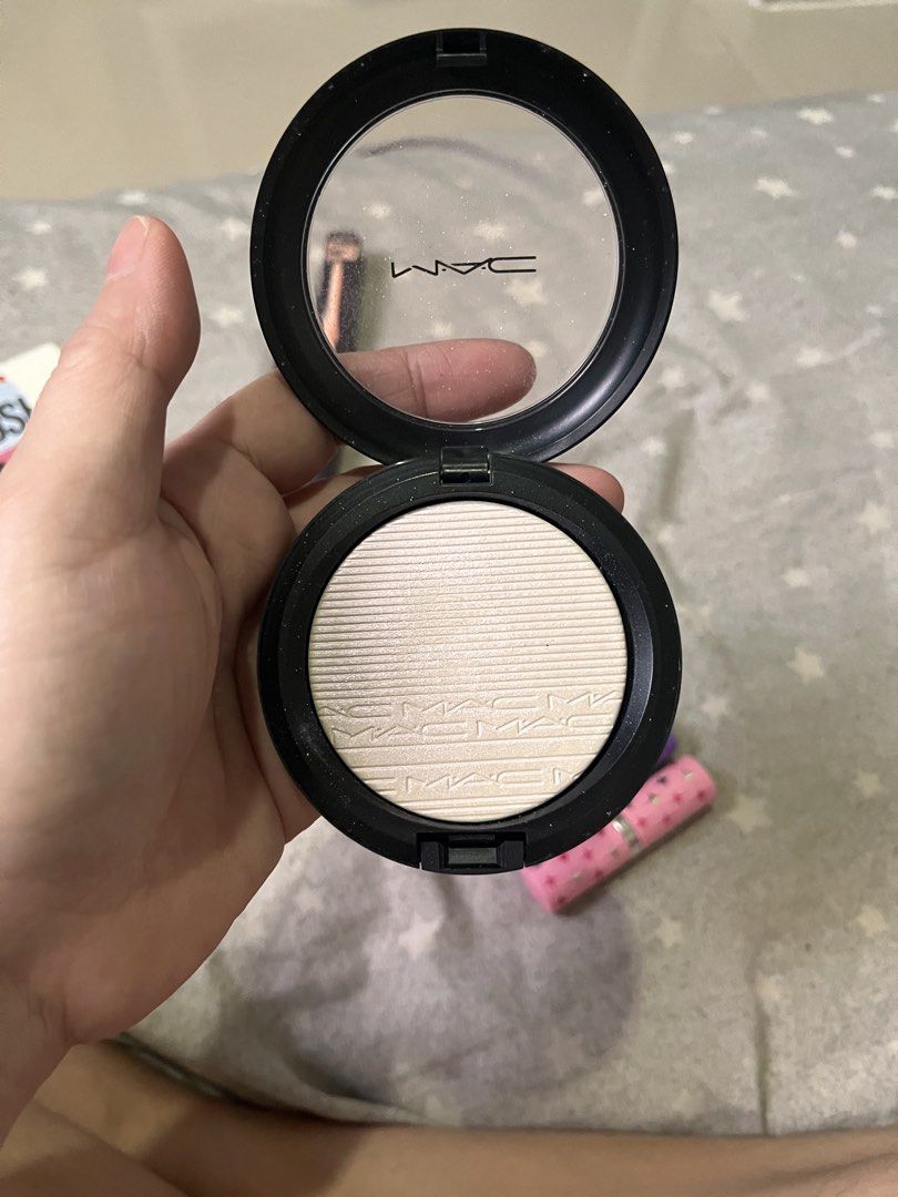 MAC Extra Dimension Skinfinish Soft Frost Highlighter (Category: Makeup) located in Manila. Submitted by cess_1985 (Listing ID 1467536120, Image 2). Description: - Brand: MAC Cosmetics - Product: Extra Dimension Skinfinish Highlighter - Shade: Soft Frost (stunning prismatic finish) - Size: 9g / 0.31 oz (Made in Italy) - Condition: Gently used; powder surface and embossed logo are still crisp and intact.