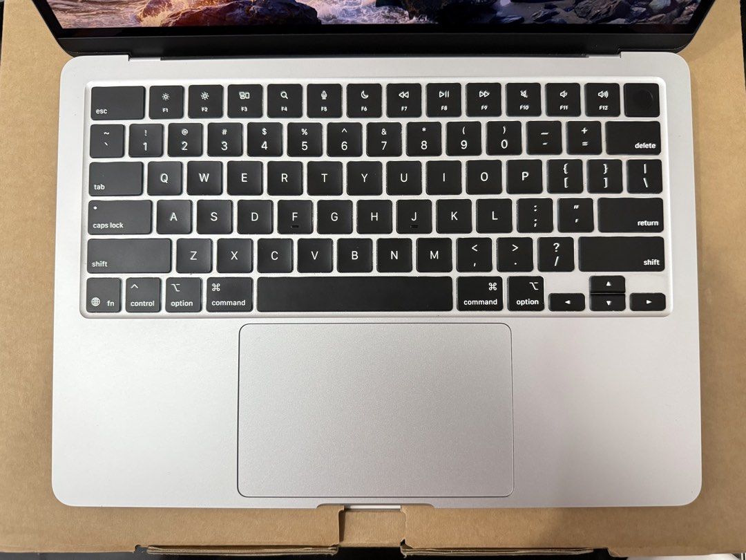 Macbook M4 16/256 (Category: Laptops & Notebooks) located in Pateros City. Submitted by wieepaa_ (Listing ID 1467408925, Image 2). Description: Macbook Air M4 (Silver) Specs: M4 chip - 13.6inch Retina Ram: 16gb SSD: 256gb Battery health: 100% Cycle count: 121 - no issues even scratches or dents. unli check thru meetup - check to sawa Inclusions: - Macbook - orig charger - orig box even the brown box also meetup only : BGC Market Market.