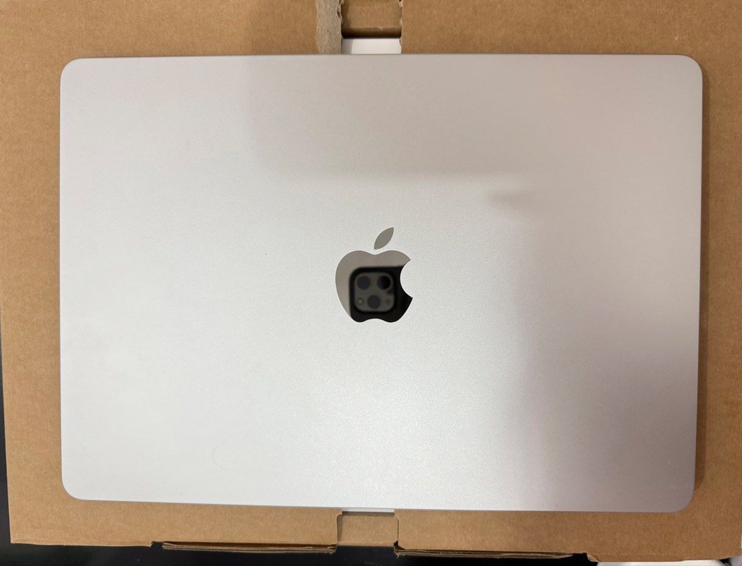Macbook M4 16/256 (Category: Laptops & Notebooks) located in Pateros City. Submitted by wieepaa_ (Listing ID 1467408925, Image 1). Description: Macbook Air M4 (Silver) Specs: M4 chip - 13.6inch Retina Ram: 16gb SSD: 256gb Battery health: 100% Cycle count: 121 - no issues even scratches or dents. unli check thru meetup - check to sawa Inclusions: - Macbook - orig charger - orig box even the brown box also meetup only : BGC Market Market.
