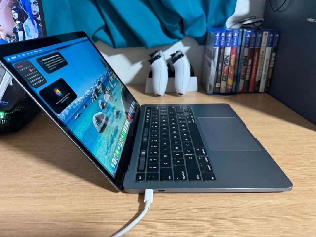 MacBook Pro i7 2020 (Category: Laptops & Notebooks) located in Manila. Submitted by gerbie0696 (Listing ID 1467547211, Image 3). Description: MacBook Pro i7 2020 (13-inch, 2020, Four Thunderbolt 3 ports) i7 variant 16GB RAM Normal battery health Price: 31,990 pesos only Condition: Slighlty used Best price guaranteed ♥️ Specification: ▪️Model : Macbook Pro 16,2 ▪️Processor : 2.3 GHz Quad-Core Intel Core i7 ▪️Memory : 16 GB 3733 MHz LPDDR4X ▪️Stora