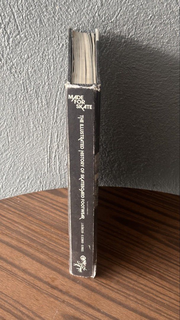 Made For Skate (Category: Assessment Books) located in Muntinlupa City. Submitted by mauihidalgo (Listing ID 1467407615, Image 2). Description: MADE FOR SKATE coffee table book - history and evolution of skate shoes Issue may water damage yung back pages (siguro mga 20-30 pages yung may lukot, pero hindi completely punit) - 500 pesos.