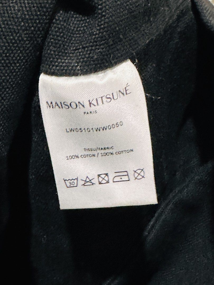Maison Kitsune Foxhead Tote Bag (Category: Tote Bags) located in Quezon City. Submitted by mikemofu (Listing ID 1466961580, Image 3). Description: Authentic Maison Kitsune Very thick Canvas Fox head vinyl print Unisex .