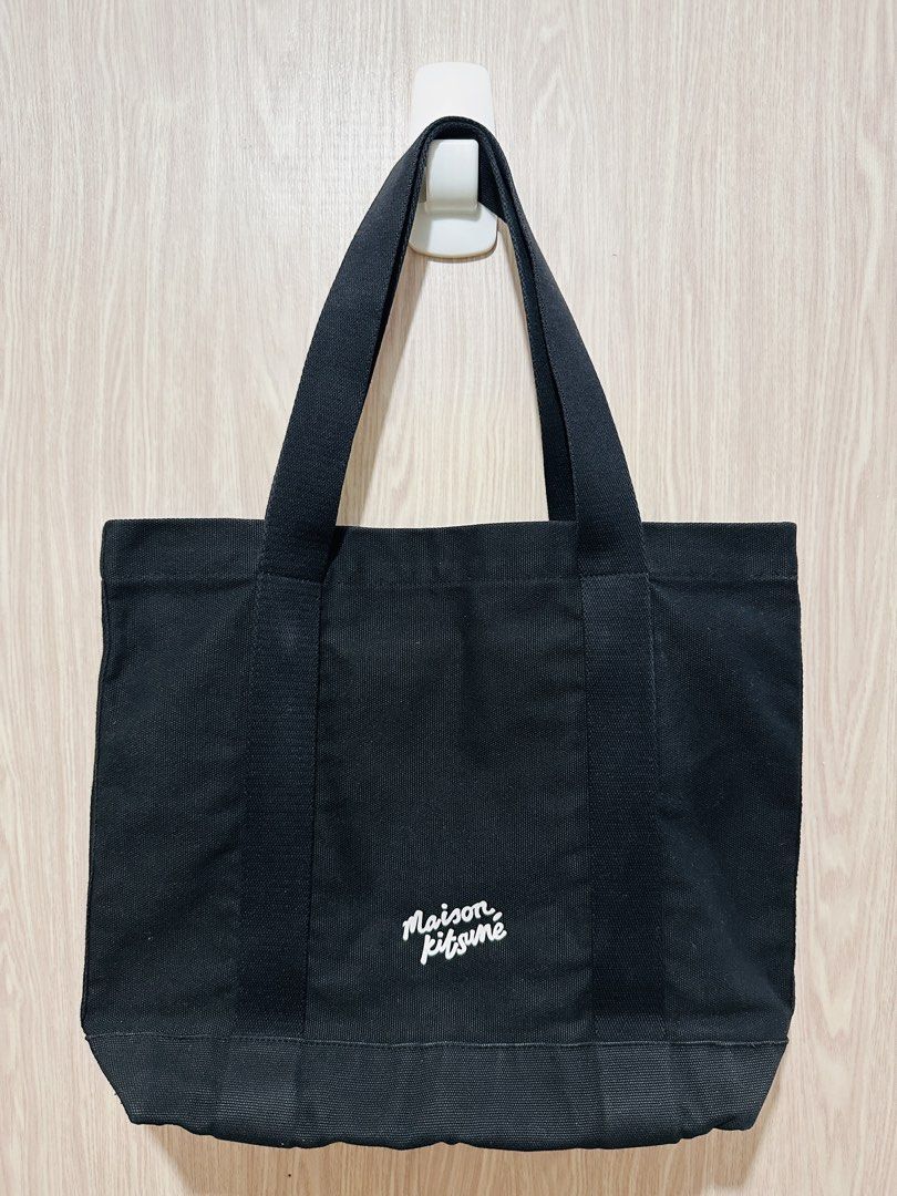 Maison Kitsune Foxhead Tote Bag (Category: Tote Bags) located in Quezon City. Submitted by mikemofu (Listing ID 1466961580, Image 2). Description: Authentic Maison Kitsune Very thick Canvas Fox head vinyl print Unisex .