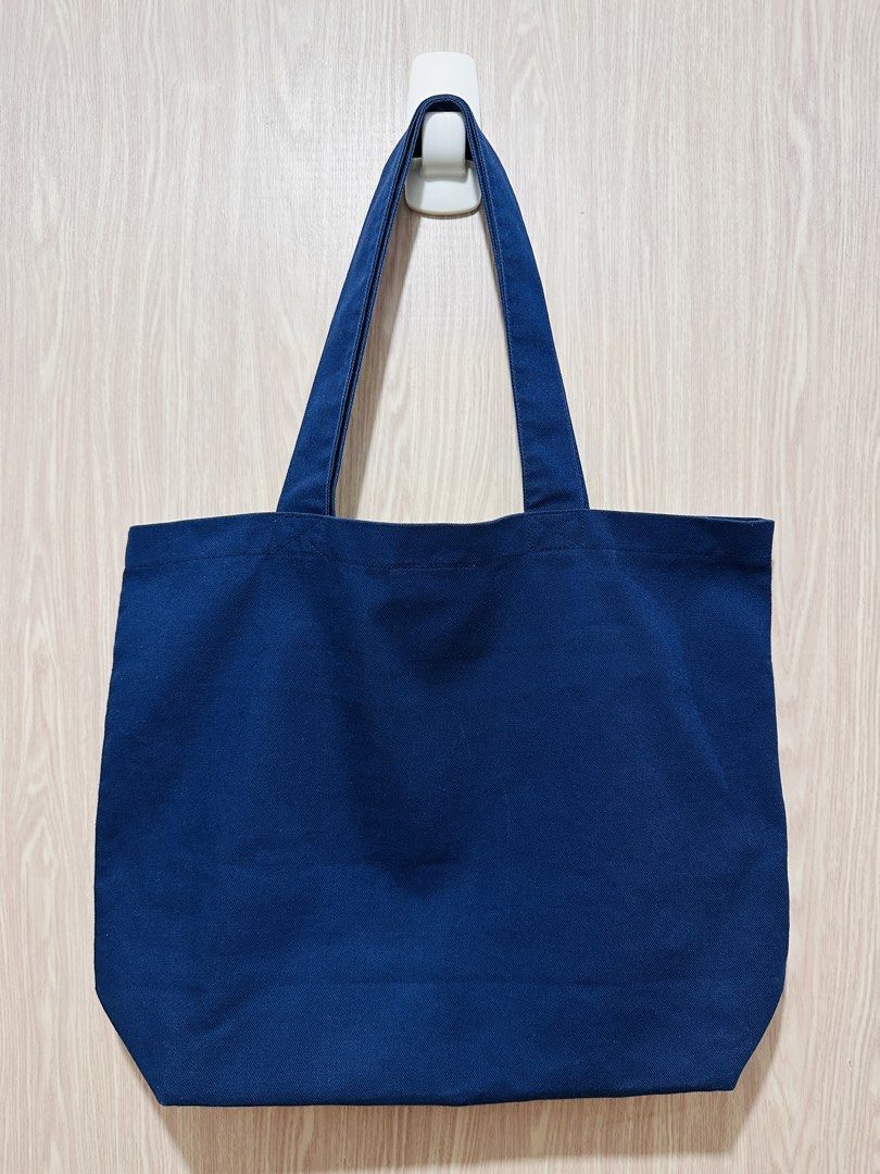 Maison Kitsune Tote Bag (Category: Tote Bags) located in Quezon City. Submitted by mikemofu (Listing ID 1467396350, Image 2). Description: Authentic Maison Kitsune Navy - London logo Issue: the printed logo is fading - it is common issue for this particular model.