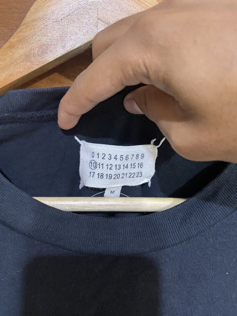 Maison Margiela (Category: Tshirts & Polo Shirts ) located in Davao. Submitted by davecutee (Listing ID 1467380803, Image 3). Description: Maison Margiela Like New Walang Pag Aawayan Size M on Tag 🏷️ Dimension: W 23 L 29 .