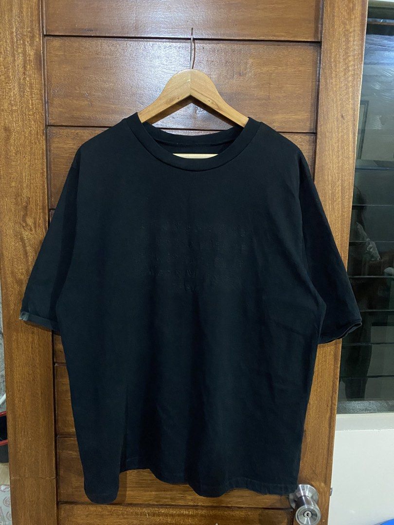 Maison Margiela (Category: Tshirts & Polo Shirts ) located in Davao. Submitted by davecutee (Listing ID 1467380803, Image 1). Description: Maison Margiela Like New Walang Pag Aawayan Size M on Tag 🏷️ Dimension: W 23 L 29 .