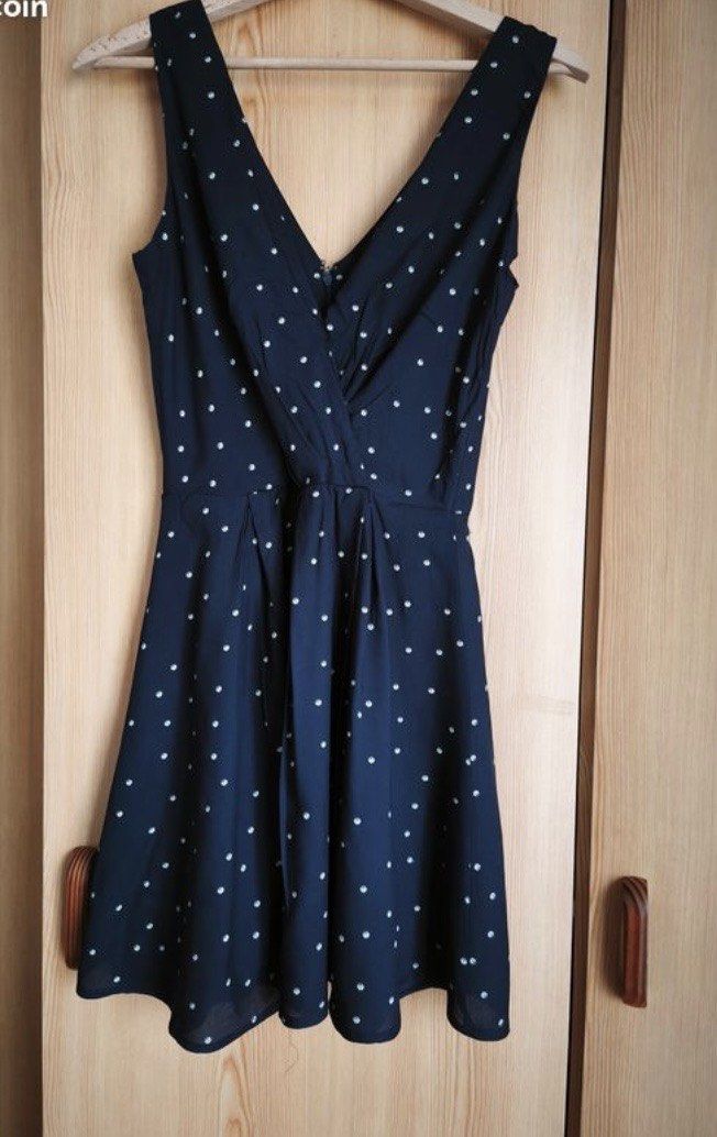 Mango Blue Polka Dot Sleeveless Dress (Category: Dresses) located in General Trias. Submitted by matchadeclutters (Listing ID 1467415936, Image 3). Description: .
