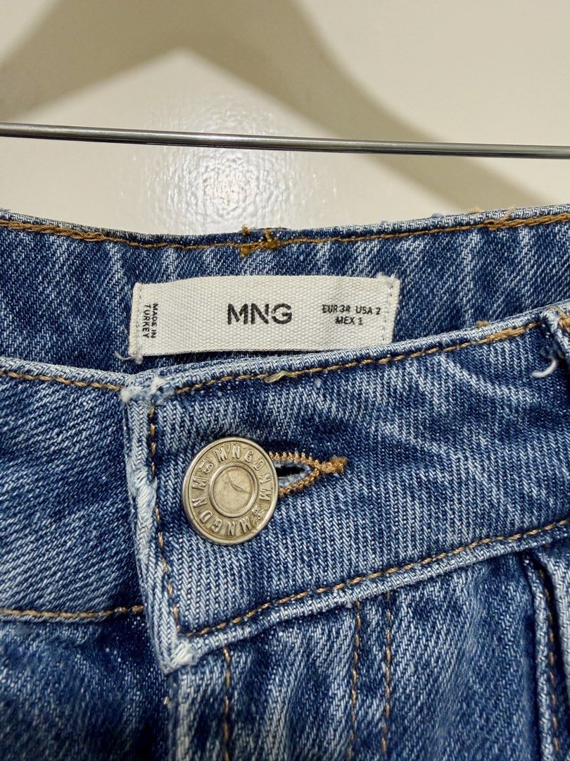 Mango Denim Wide Leg Cargo Pants (Category: Jeans) located in Pasig City. Submitted by archived.by.vvv (Listing ID 1467411216, Image 2). Description: Brand: Mango High quality denim Wide leg Has 4 working pockets No flaws Size: US 2/EU 34.