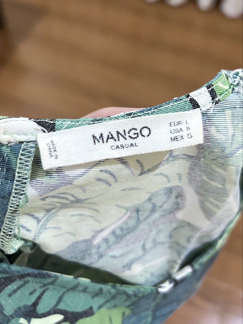 Mango Leaf Pattern Sleeveless Top (Category: Sleeveless) located in Baguio. Submitted by tresmariascloset13 (Listing ID 1467487722, Image 3). Description: - brand: Mango - printed sleeveless top with leaf pattern - Size: US 8 or EUR L .