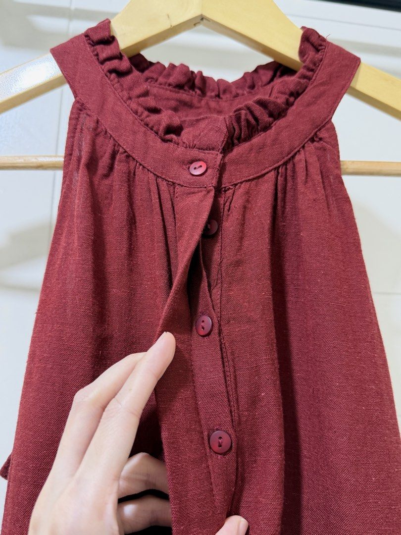 Mango Maroon Halter Mini Dress (Category: Dresses) located in Pasig City. Submitted by archived.by.vvv (Listing ID 1467415585, Image 2). Description: Brand: Mango Perfect for casual summer days No noticeable flaws Size: XS.