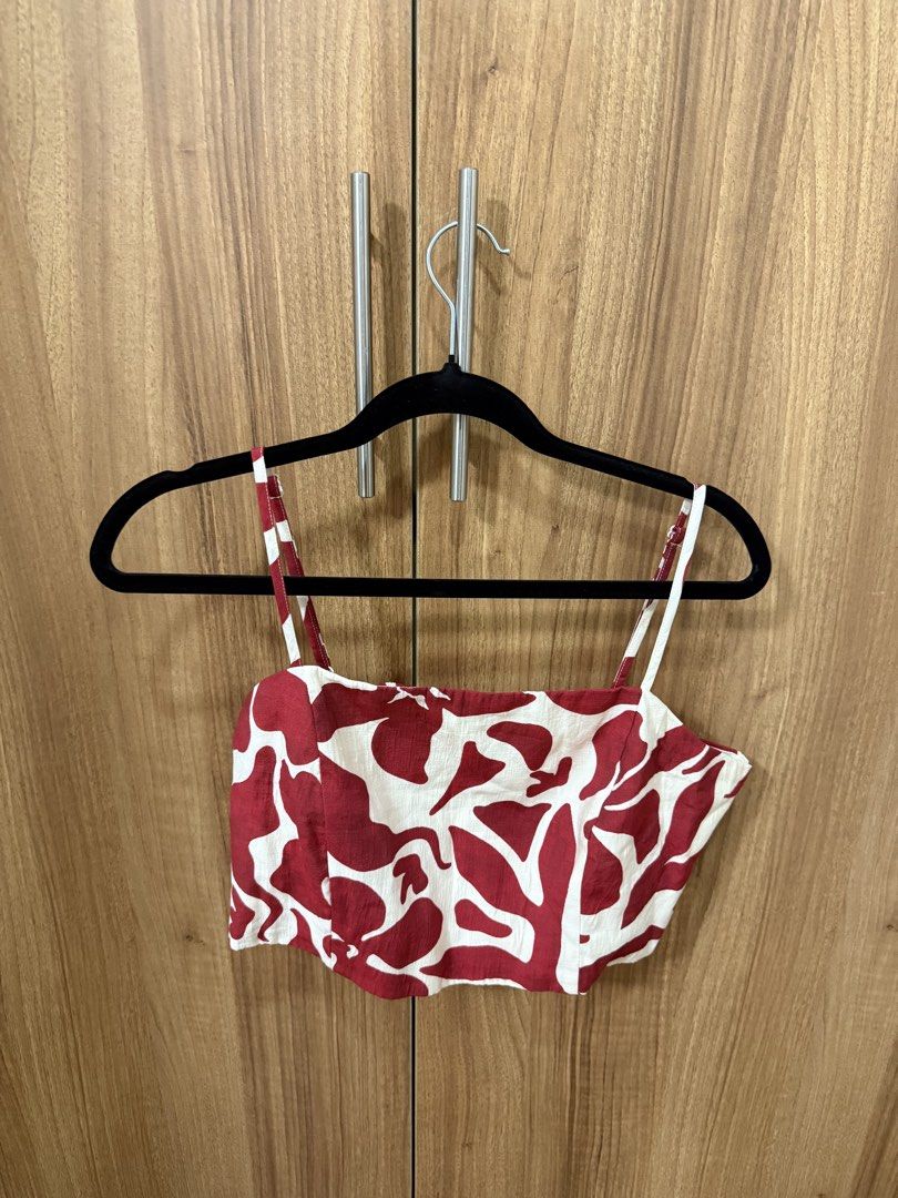 Mango Printed Crop Top Maroon Size XL (Category: Sleeveless) located in Quezon City. Submitted by preloved.lux15 (Listing ID 1467557200, Image 2). Description: - Brand: Mango - Size: XL - Color: Maroon and cream with bold abstract floral print - Design: Square neckline, adjustable thin straps, and smocked elastic back for a comfortable fit - Fabric: Lightweight and breathable - Perfect for: Summer days, best paired with high-waisted shorts or ski