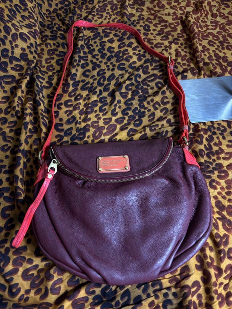 Marc Jacobs Cow Leather Crossbody Bag (Category: Cross-body Bags) located in Manila. Submitted by earlylifecrisis (Listing ID 1467450585, Image 1). Description: Condition 8.5/10 Measure it by inch Width: 13 Length: 11.5 Depth: 3 Handle:16.5 •Refund / Returns not allowed allowed •Please do check the dimensions size on labels sometimes are not accurate on the sizing •Ask me before purchasing.