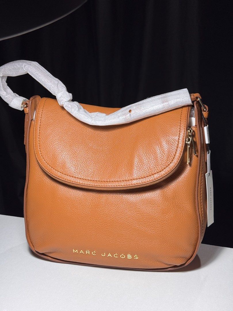 Marc Jacobs Hobo Bag (Category: Tote Bags) located in Santa Ignacia. Submitted by alyfosho (Listing ID 1467392520, Image 1). Description: 𝐌𝐚𝐫𝐜 𝐉𝐚𝐜𝐨𝐛𝐬 𝐙𝐢𝐩 𝐅𝐥𝐚𝐩 𝐇𝐨𝐛𝐨 𝐒𝐡𝐨𝐮𝐥𝐝𝐞𝐫 𝐁𝐚𝐠 𝐢𝐧 𝐒𝐦𝐨𝐤𝐞𝐝 𝐀𝐥𝐦𝐨𝐧𝐝 🏷️ selling for only ₱15k (orig price $425) slightly negotiable, no to lowballers❌ 💳 gcash/bank transfer 🚚 j&t/lbc 📍TARLAC .