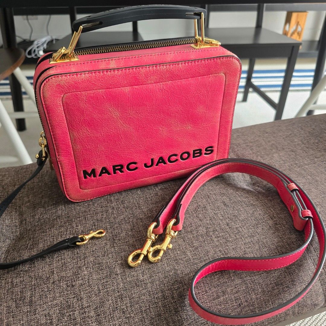 Marc Jacobs The Box Bag (Category: Luxury Bags & Wallets) located in Paranaque City. Submitted by portodimoda (Listing ID 1467408698, Image 1). Description: AUTHENTIC AND AVAILABLE!!! Comes with paper cards and dustbag only.