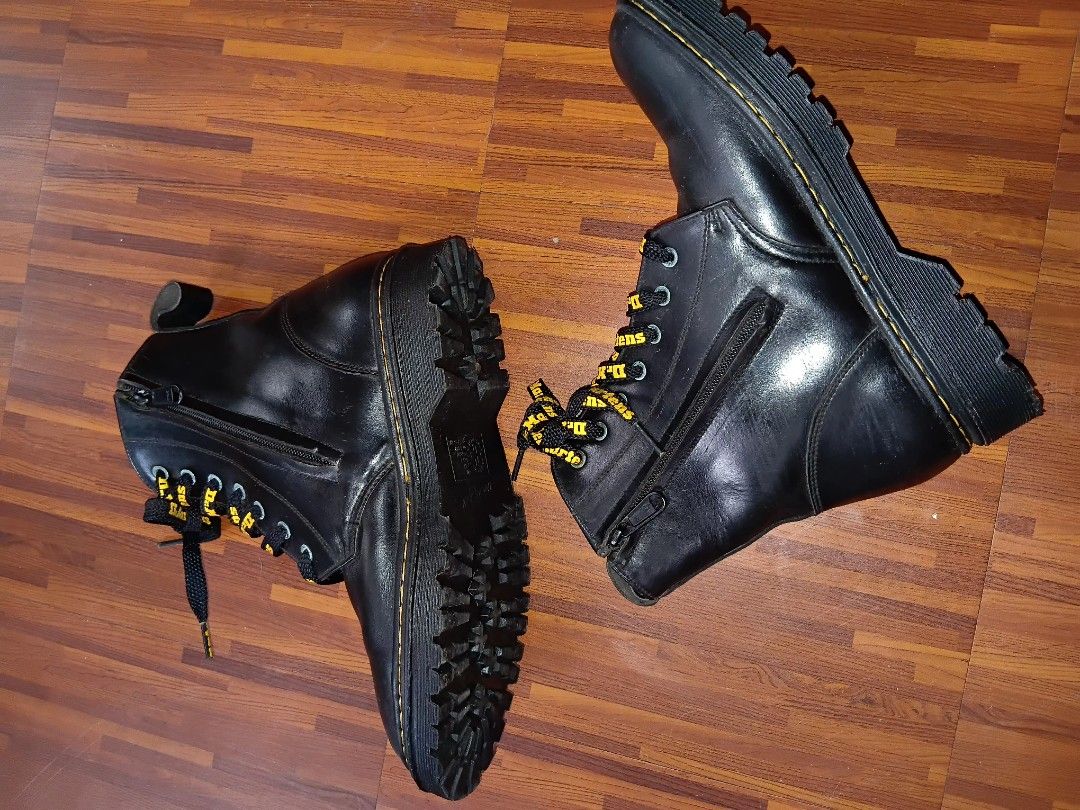 MARIKINA MEN'S LEATHER BLACK BOOTS (Category: Boots) located in Bacoor. Submitted by gbazaar (Listing ID 1467413436, Image 3). Description: MARIKINA MEN'S LEATHER BLACK BOOTS - slightly used - good condition - black color - zipper on sides - stitched sole with Dr Martens lace.