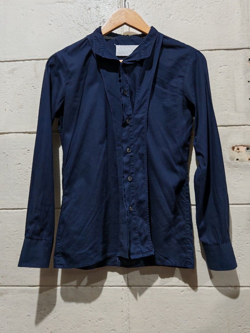Margiela blank tag (Category: Longsleeves) located in Makati City. Submitted by kuya_uwi_kana (Listing ID 1467473557, Image 1). Description: MARGIELA blank tag PIT TO PIT - 18.5 LENGTH - 25.5 SHOULDER - 15.5 SLEEVES - 23.