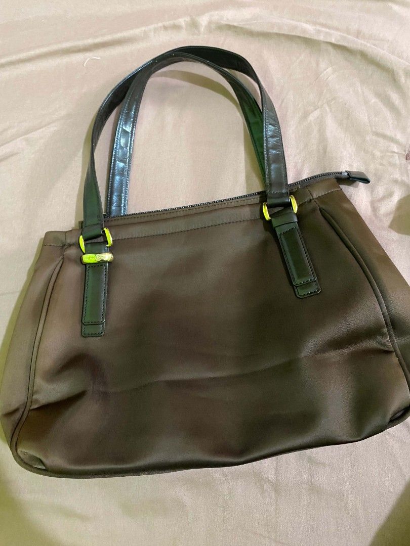 Marie Claire Shoulder Bag (Category: Shoulder Bags) located in Koronadal. Submitted by zxckeeeny_ (Listing ID 1467398282, Image 1). Description: color rate -10/10 no issue excellent all working zipper.