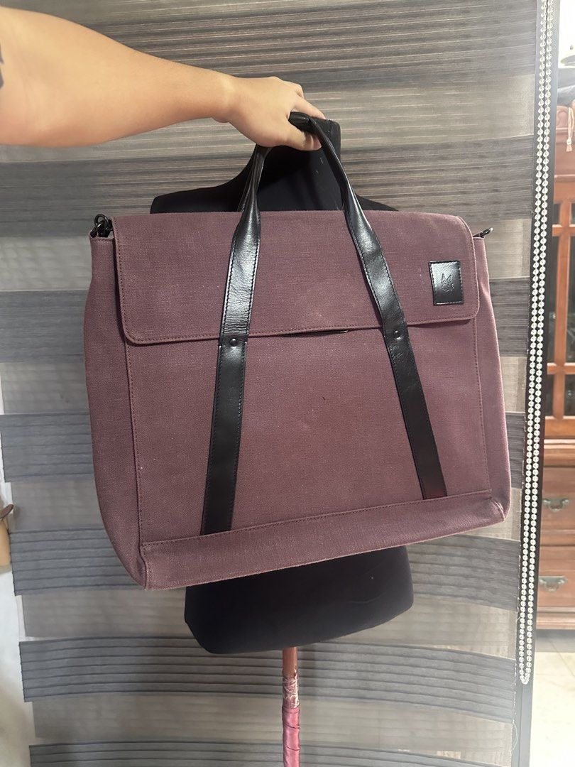 Maroon Canvas Messenger Bag with Black Straps (Category: Briefcases) located in Quezon City. Submitted by prelovedbagsbygiv (Listing ID 1467462119, Image 1). Description: .
