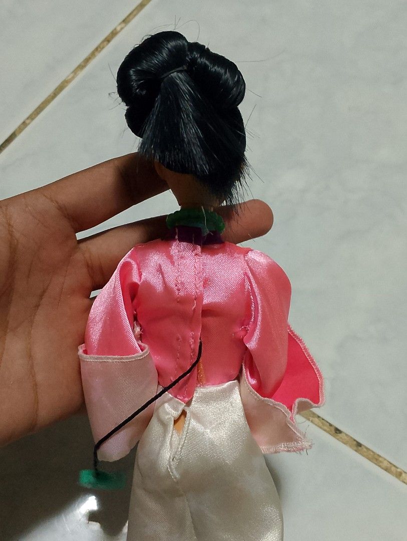 Martel barbie mulan doll (Category: Kids Toys) located in Santo Domingo. Submitted by glitterpinkgloss (Listing ID 1467520488, Image 3). Description: -gimmick still works sa hair -tight joints -wyswyg as is -manage your expectations .