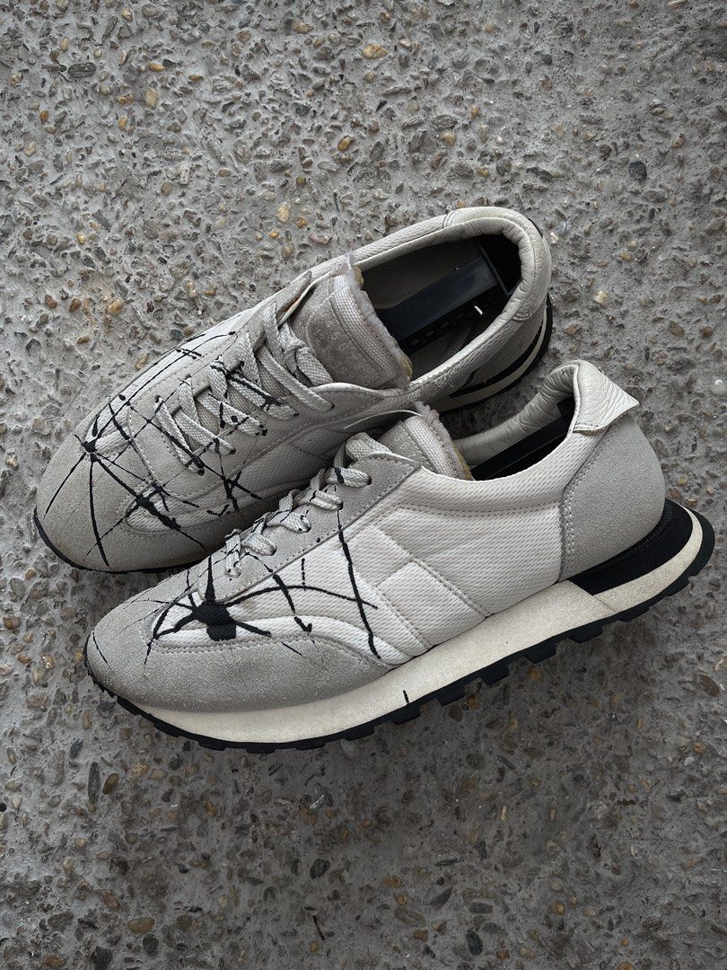 Martin Margiela Replica Paint Runners Light Grey (Category: Sneakers & Footwear) located in Dasmarinas. Submitted by bandananowheree (Listing ID 1467393706, Image 3). Description: The Maison’s iconic lace-up Replica runners are crafted from mixed materials including leather and cotton. The sneakers feature a paint splatter effect setting a youthful tone. Made in Italy. Item details 38 IT on tag 25cm 7US Mens 100% Polyester, Bovine leather Suede e