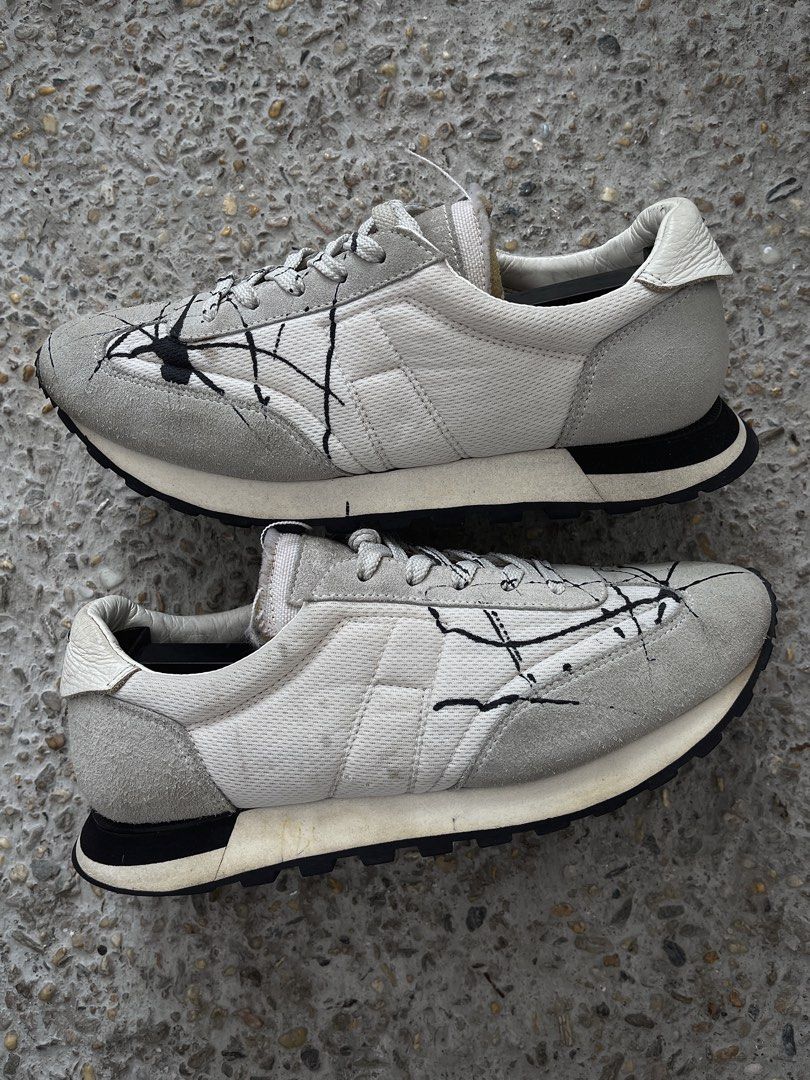 Martin Margiela Replica Paint Runners Light Grey (Category: Sneakers & Footwear) located in Dasmarinas. Submitted by bandananowheree (Listing ID 1467393706, Image 2). Description: The Maison’s iconic lace-up Replica runners are crafted from mixed materials including leather and cotton. The sneakers feature a paint splatter effect setting a youthful tone. Made in Italy. Item details 38 IT on tag 25cm 7US Mens 100% Polyester, Bovine leather Suede e