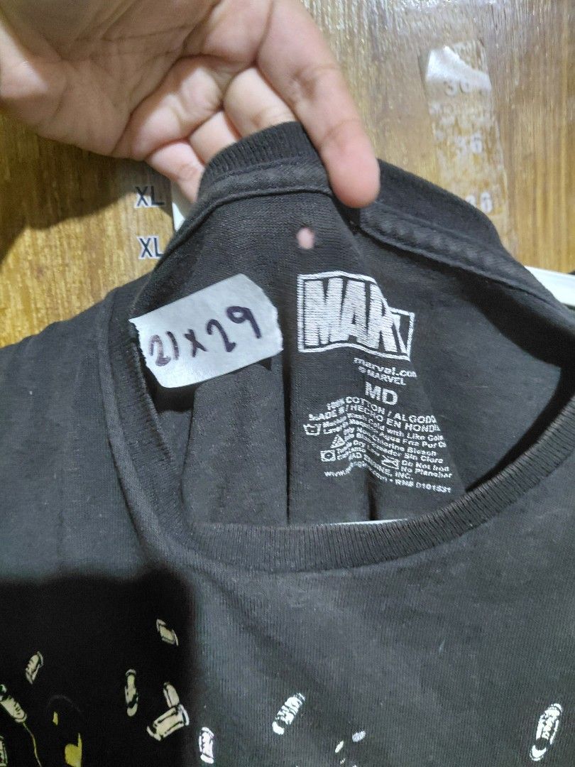 Marvel Deadpool Graphic Black T-shirt Medium (Category: Tshirts & Polo Shirts ) located in Imus. Submitted by frootiloots4103 (Listing ID 1467378459, Image 2). Description: - Color: Black - Design: Bold front graphic print of Deadpool and guns - Size: M (Measures approx. 21" x 29") - Material: Cotton blend - Condition: Good overall, with a small hole near the neckline label area OPEN FOR NEGO (best if aspack) 📍 Imus, Cavite 4103 Can do meetups w