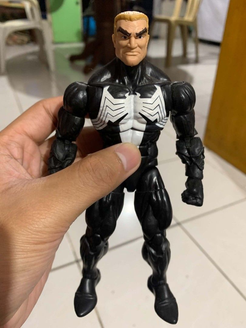 Marvel Legends 25th Anniversary Venom (Category: Figurines & Statues) located in Quezon City. Submitted by mrtendou (Listing ID 1467367045, Image 2). Description: Marvel Legends 25th Anniversary Venom -Authentic 💯 -No issue -With box and accessories -With free eddie brock head Price: 3800php.