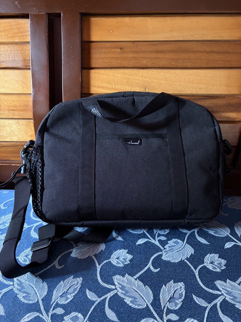 Matchwood Chaser 2 way shoulder bag (Category: Sling Bags) located in Dasmarinas. Submitted by markusi22 (Listing ID 1467451297, Image 2). Description: for sale only price : 3.2k(slightly negotiable) srp : 5.5k 🧳Matchwood Chaser 2 way shoulder bag in good condition 💯 authentic pickup Dasmariñas Cavite shipping via Lalamove or LBC please respect my post thanks.