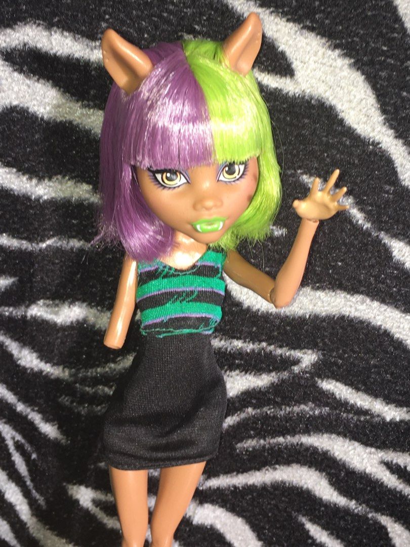 Maul Monsteristas Clawdeen! (Category: Kids Toys) located in Manila. Submitted by dollyie.dllzy (Listing ID 1467569294, Image 1). Description: Included all! Condition:10/10 No issue Missing one forearm Mop:Gcash Mod:J&T Expreys Add 10₱ for charge fee when im cashing out the money!^^.